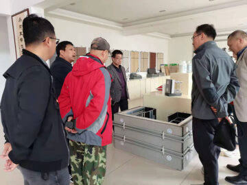 河南省建設(shè)廳科技與標(biāo)準(zhǔn)處康處長、河南省建筑協(xié)會段秘書長、河南省建筑科學(xué)研究院黃工等一行蒞臨考察